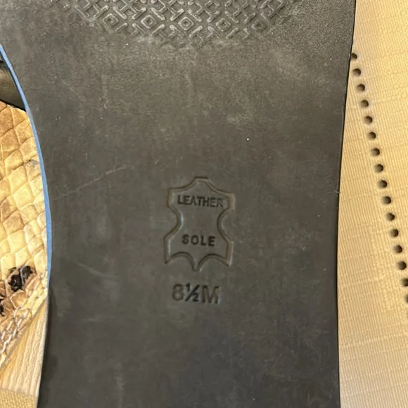 Tory Burch Flat Sandals Size 8 1/2 NWOT - Picture 7 of 11